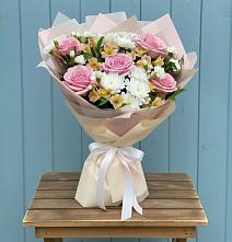 Букет цветов из:  Гвоздики, Орхидеи и Розы в Усолье