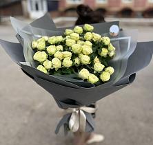 Букет Белые кустовые розы Солинеро в Усолье