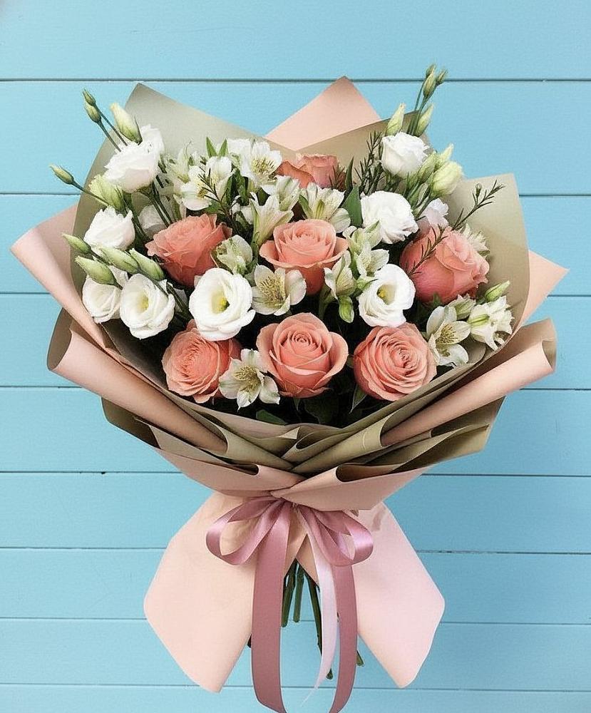 Букет цветов из: Розы, Альстромерии и Лизиантусы в Усолье