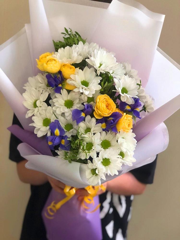 Букет цветов из: Ирисы, Хризантемы и Розы в Усолье