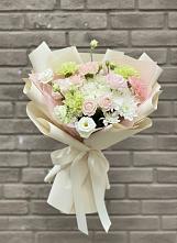 Букет цветов из:  Гвоздики, Розы, Лизиантусы и Хризантемы в Усолье