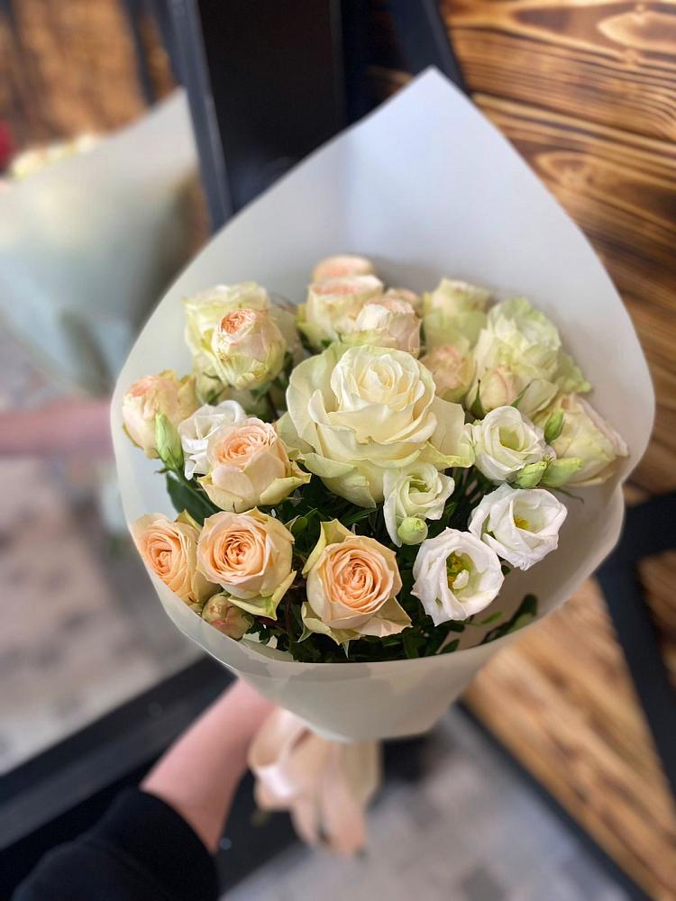 Букет цветов из: Розы и Лизиантусы в Усолье